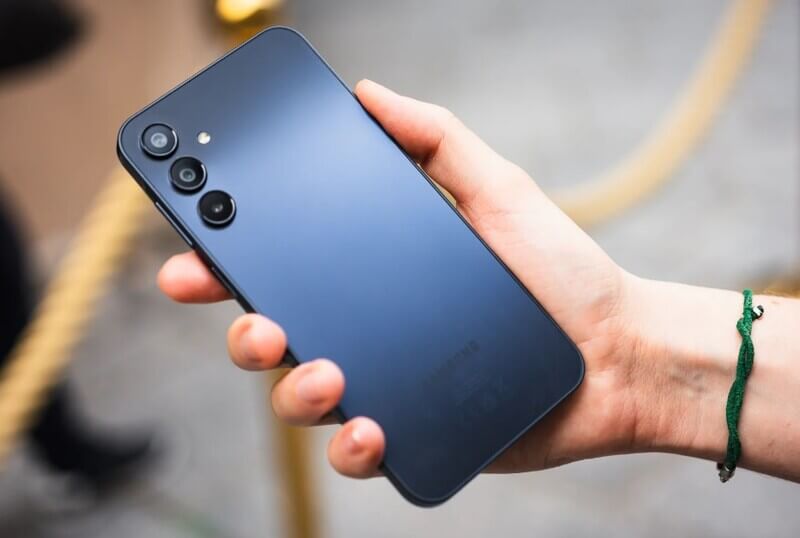 Samsung A17 màu đen sang trọng, cuốn hút