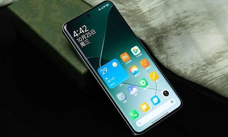So sánh Samsung A56 vs Xiaomi 15 về màn hình