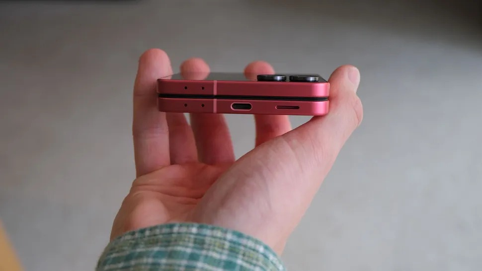 Trên tay Galaxy Z Flip 7