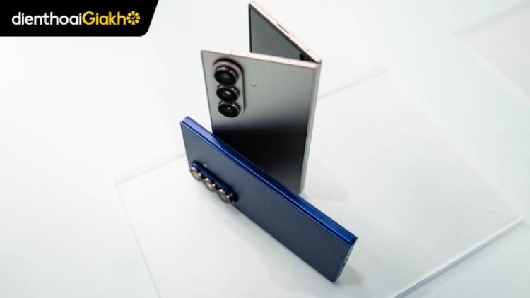 Trên tay Galaxy Z Fold 7