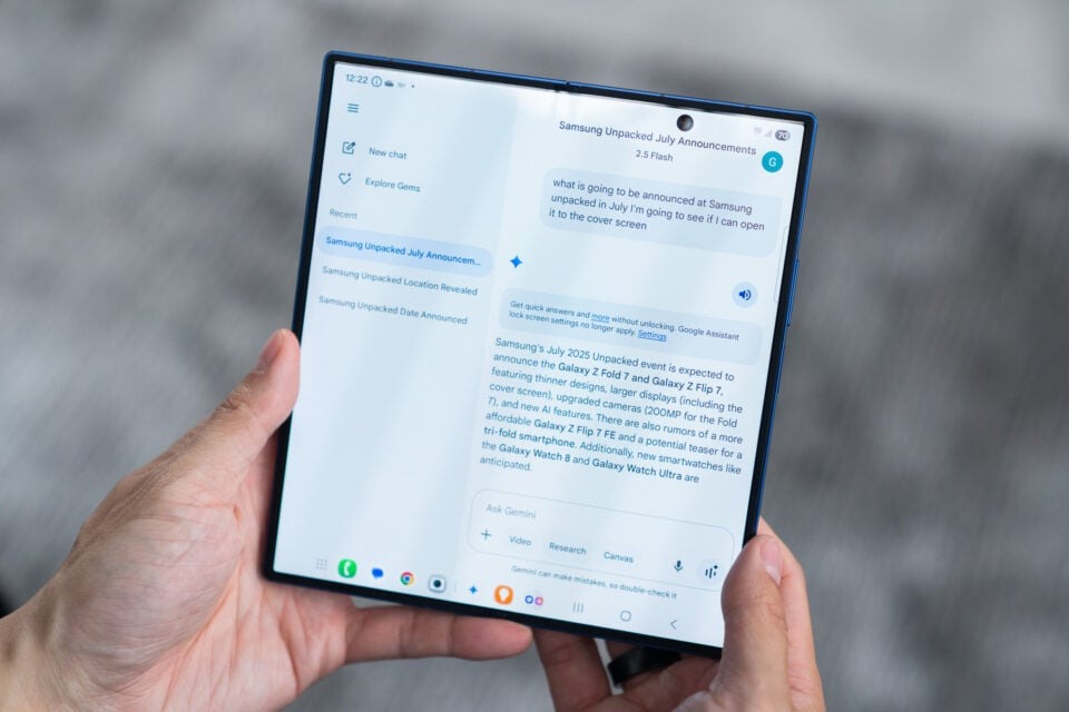 Trên tay Galaxy Z Fold 7