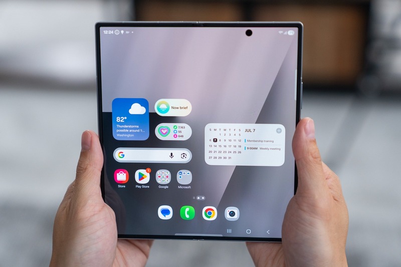 Trên tay Galaxy Z Fold 7