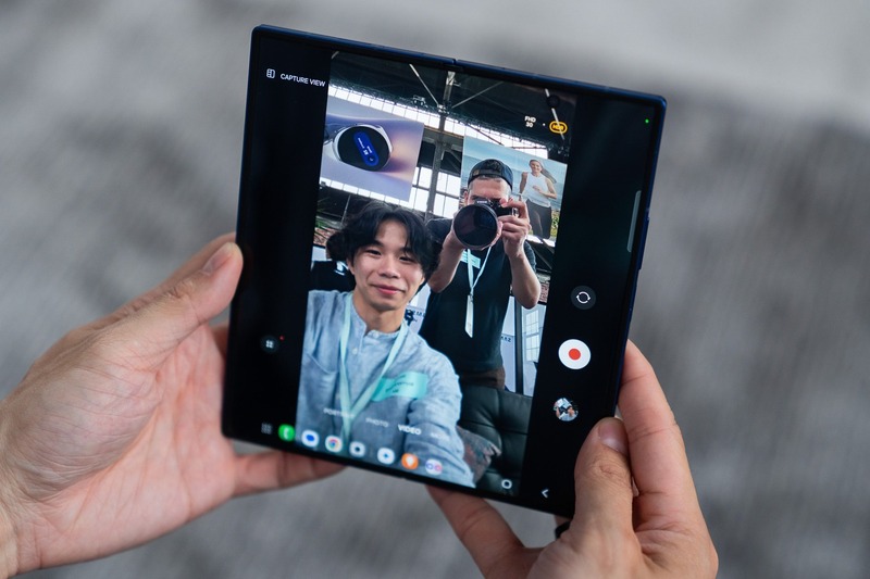 Camera đủ dùng cho cả sáng tạo lẫn “sống ảo”