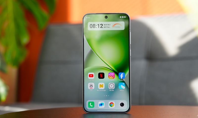 Về màn hình của Vivo X200 Pro mini vs Xiaomi 15