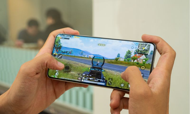 Về màn hình Xiaomi 15 Ultra và Vivo X200 Pro