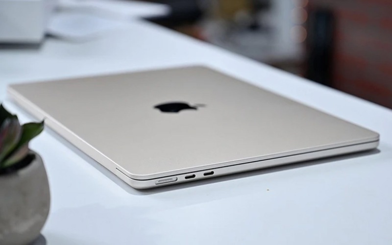 Thiết kế sang trọng, tinh tế của MacBook Air M3 màu bạc