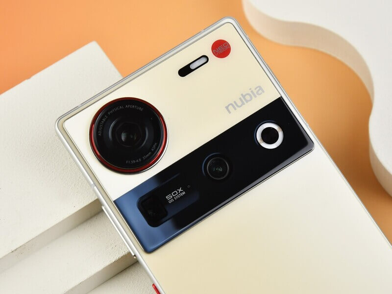 Cụm camera độc đáo của Nubia Z70 Ultra 
