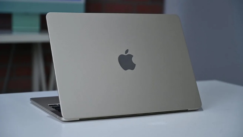 Cận cảnh Macbook Air M2 màu xám: Thiết kế cải tiến, sang trọng