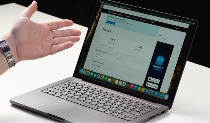 MacBook Pro M4 màu bạc tích hợp bộ công cụ AI thông minh
