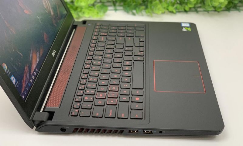 Dell Inspiron 5577