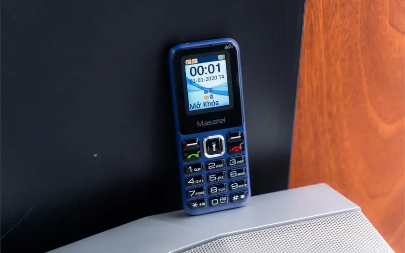 điện thoại cục gạch xài 4g Masstel IZI 10