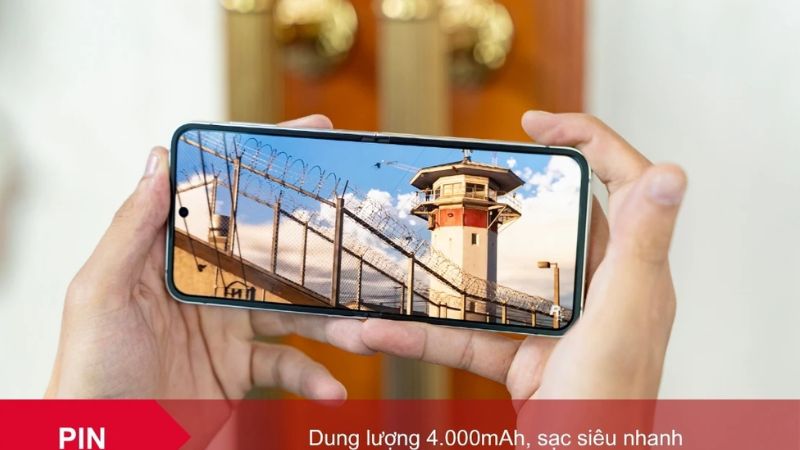 Pin và sạc khá tương đồng