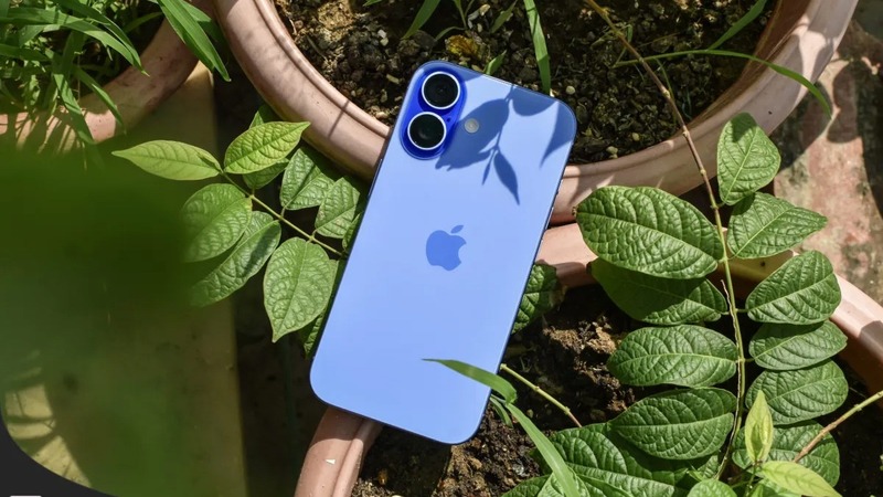 galaxy-z-flip-7-vs-iphone-16