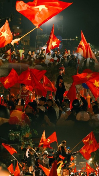 Hình nền 2 tháng 9/2025 với lá cờ đỏ sao vàng tung bay