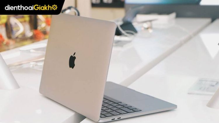 Đánh giá về MacBook Air M2 màu bạc
