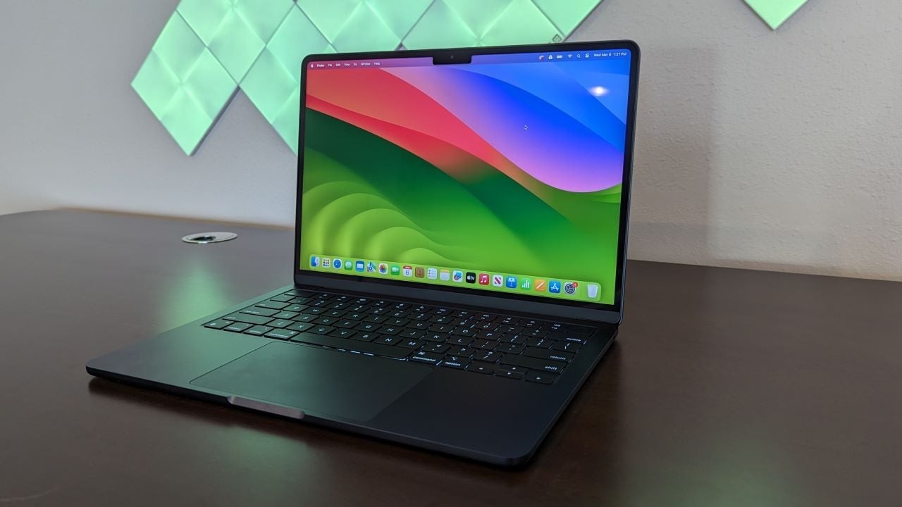 MacBook Air M3 màu bạc có đáng mua không