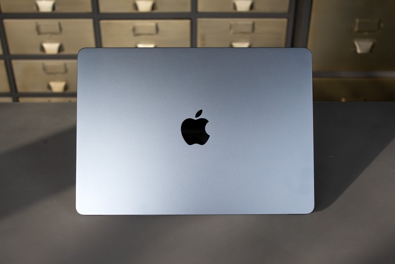 Mua MacBook Air M3 màu bạc