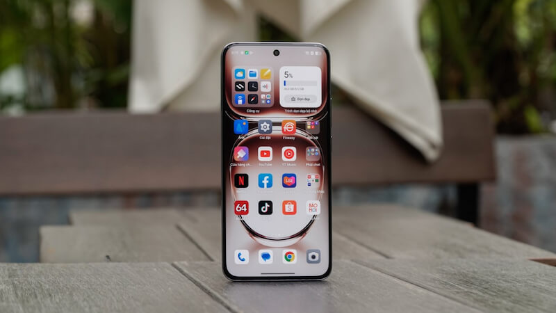Màn hình chất lượng của Reno 12 Pro