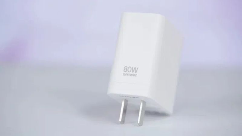 Viên pin 6.000 mAh và sạc nhanh 80W