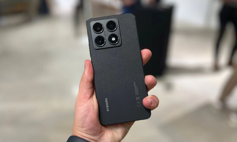 So sánh Xiaomi 14T vs Oppo Reno 12 về thiết kế