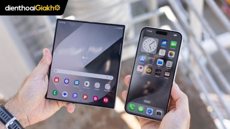 Galaxy Z Fold6 và iPhone 15 Pro Max