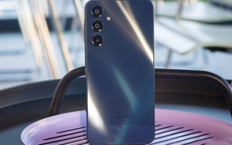 Galaxy A16 5G đi theo hướng tối giản với lớp vỏ nhựa nguyên khối