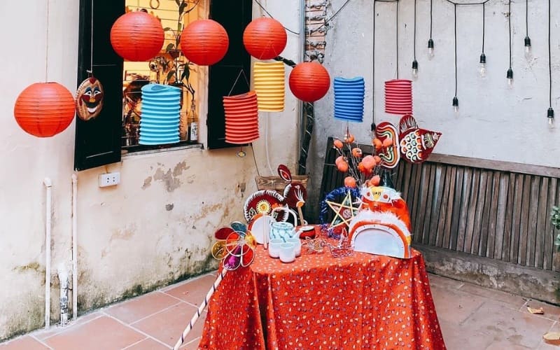 ngoài trời rực rỡ sắc màu