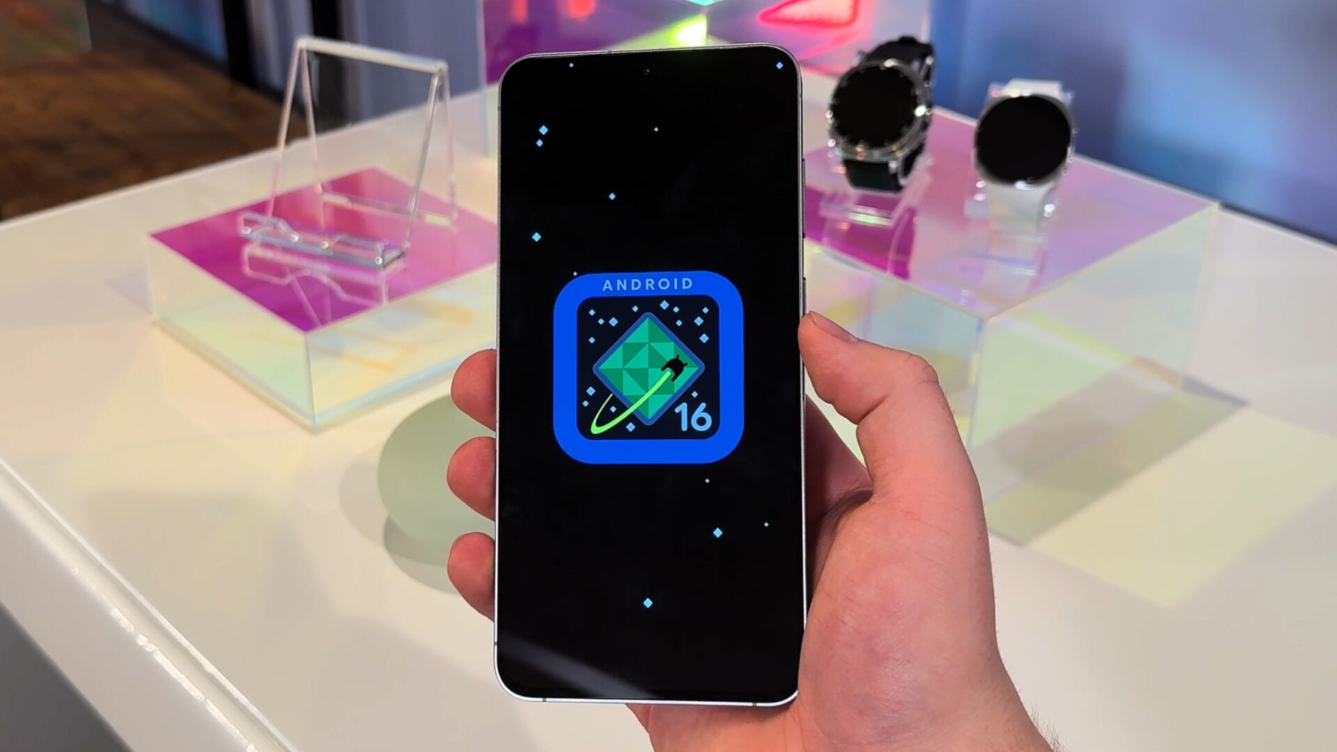 Phần mềm: Android 16 và Galaxy AI