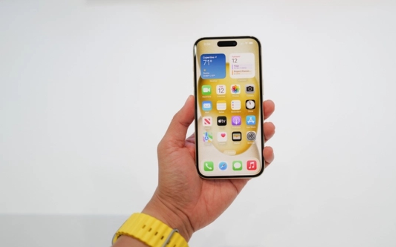 iPhone 15 sở hữu màn hình Super Retina XDR OLED