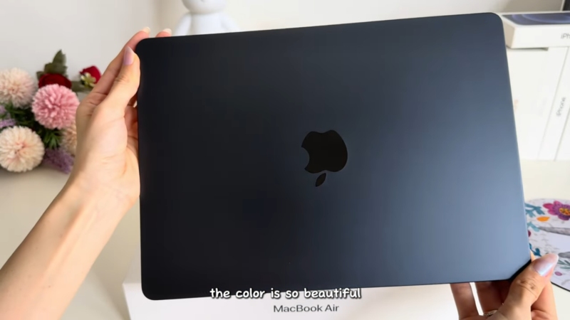 macbook-air-m4-mau-midnight