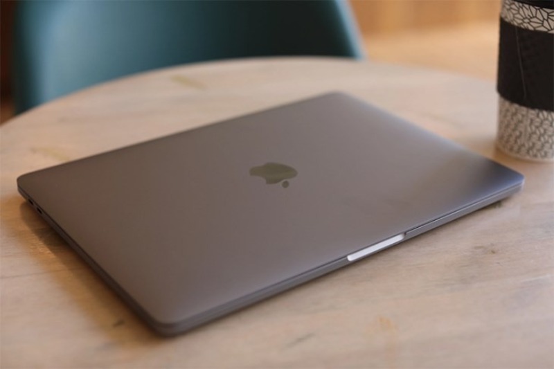 Có nên mua MacBook Pro M1 màu bạc ở thời điểm hiện tại