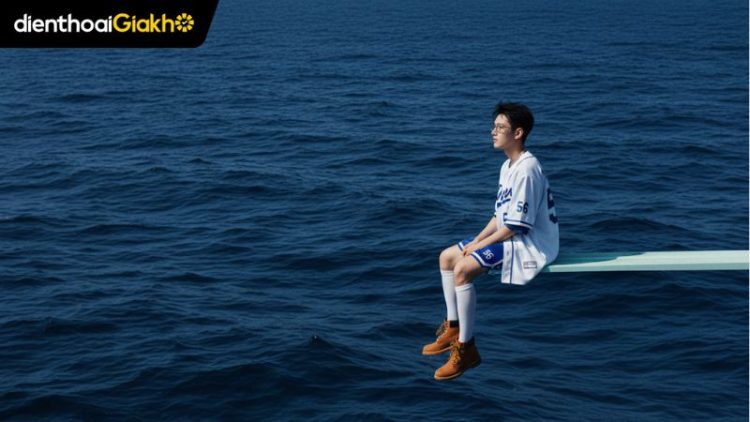Prompt ngồi giữa biển