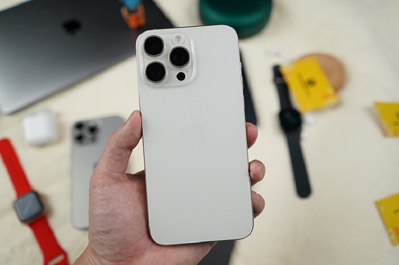 redmi-note-14-pro-5g-vs-iphone-15-pro-max