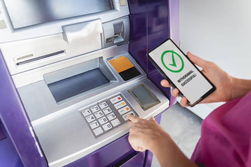 Rút tiền không cần thẻ ATM được không?