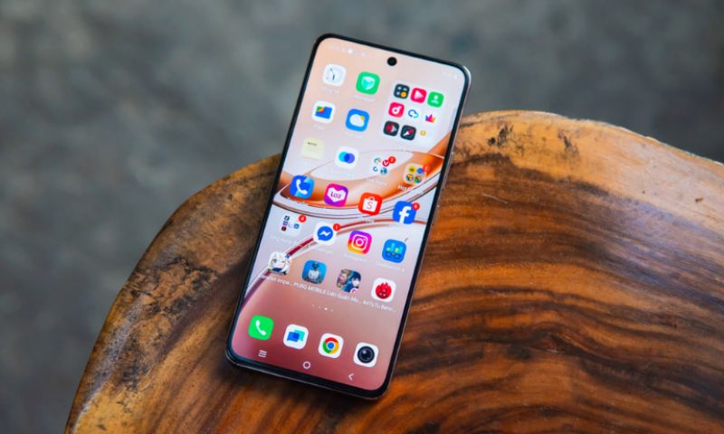 So sánh Oppo Reno 14 F vs Vivo V50 Life 5G về màn hình