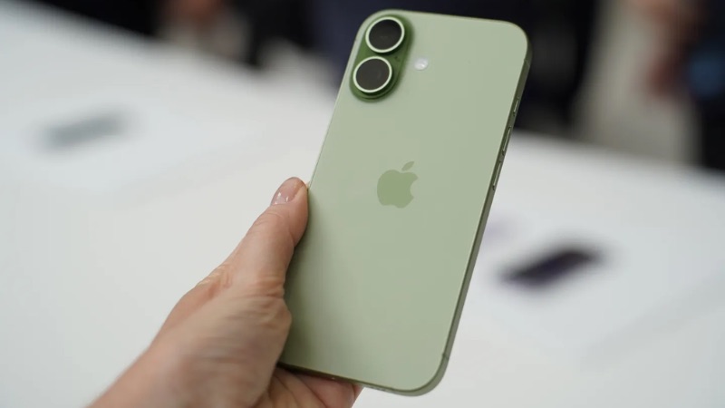 iPhone 17 được tinh chỉnh nhẹ về thiết kế, cầm nắm chắc tay hơn iPhone 16