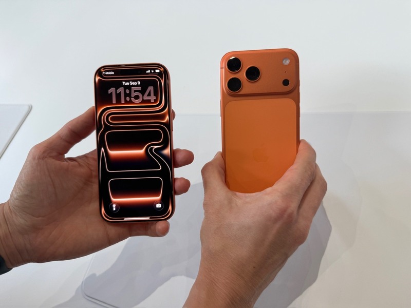 Màn hình Super Retina XDR 6.9 inch, chống phản chiếu vượt trội