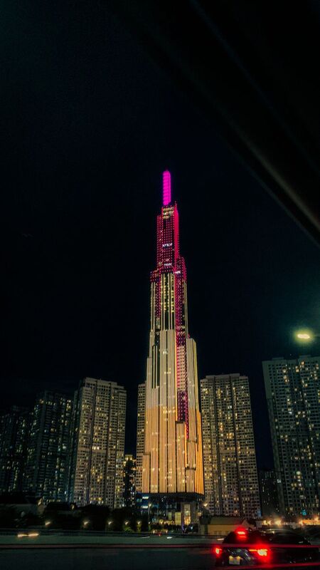 Sài Gòn về đêm lung linh sắc màu