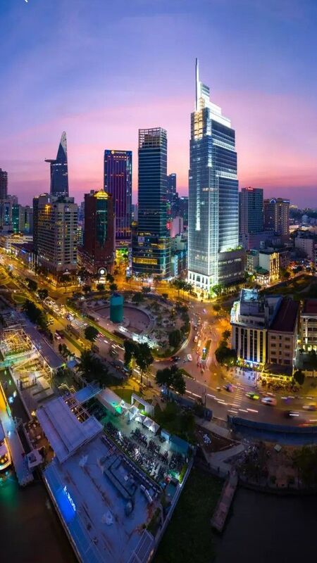 Sài Gòn về đêm lung linh sắc màu