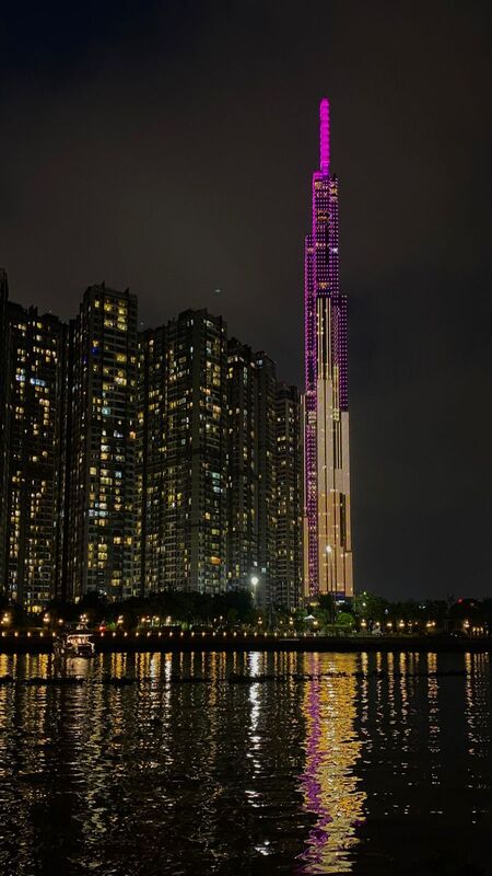 Sài Gòn về đêm lung linh sắc màu