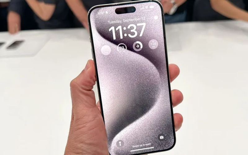 iPhone 15 Pro Max sở hữu tấm nền Super Retina XDR OLED cao cấp