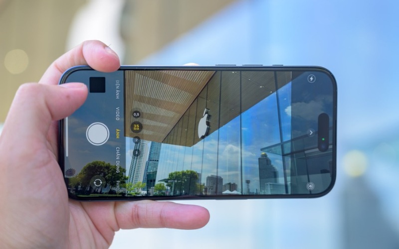 iPhone 15 Pro Max trang bị camera sắc nét