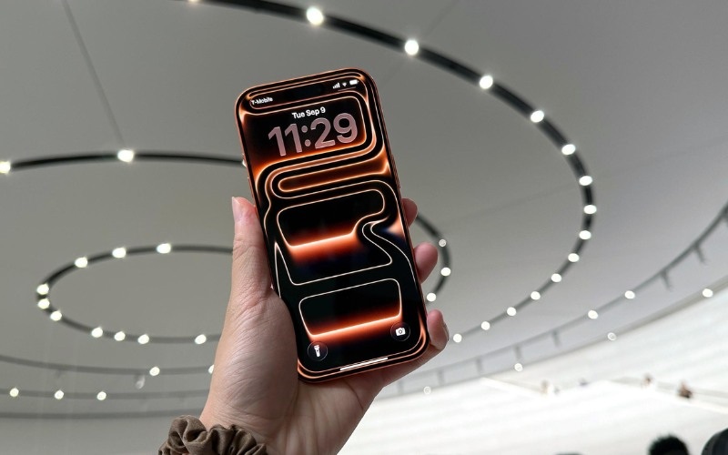 iPhone 17 Pro Max với độ sáng tối đa ngoài trời đạt 3000 nit