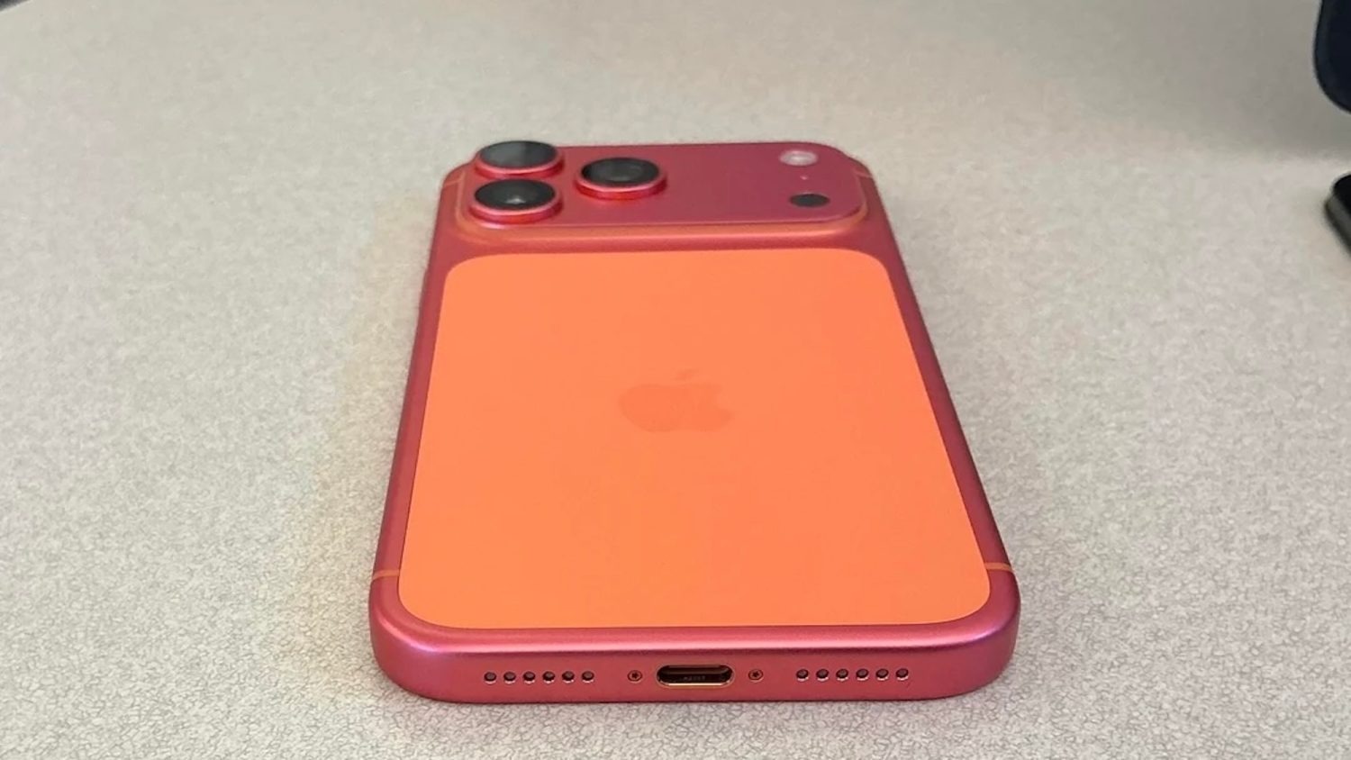 iphone-17-pro-mau-cam-chuyen-mau