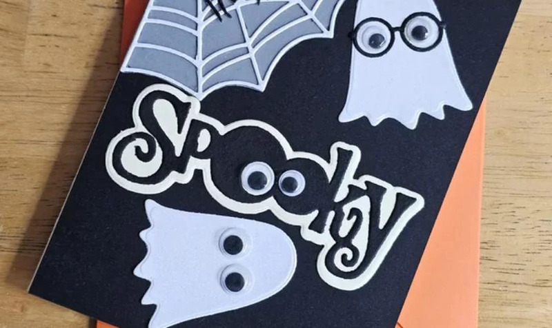 Thiệp Halloween bằng giấy