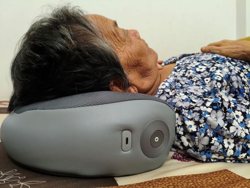 Gối massage tặng mẹ 20-10