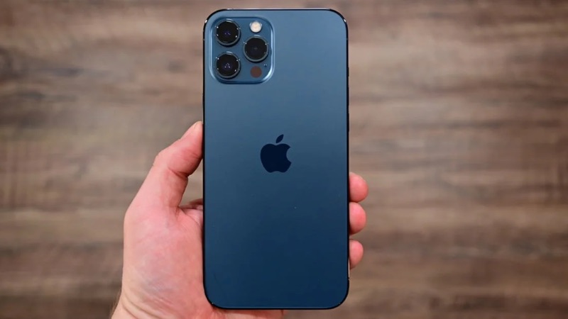iPhone 12 Pro Max cũ phù hợp với người muốn màn hình lớn và camera chất lượng, giá dưới 15 triệu