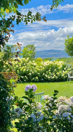 Hình nền không gian 3D với cảnh thiên nhiên