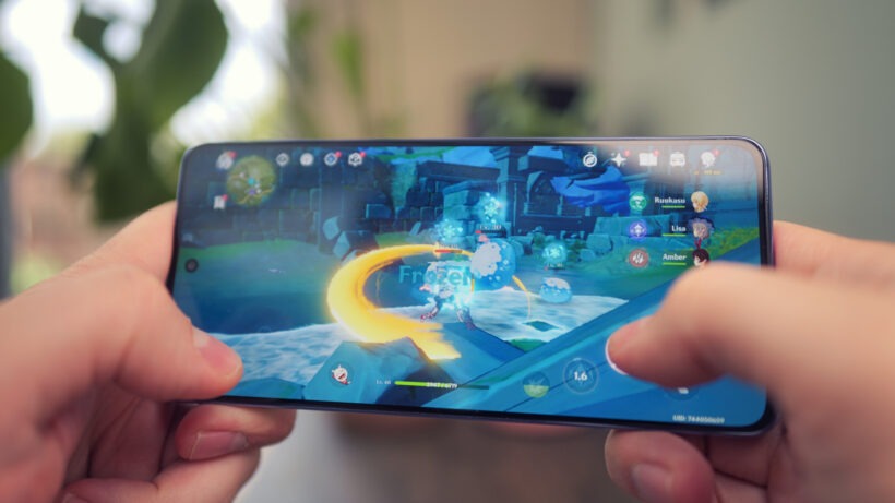 Hiệu năng dùng cơ bản thì mượt, game nặng thì đuối