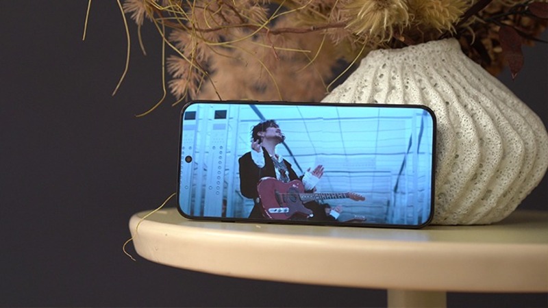 Màn hình OLED ProX DR 6,59 inch sắc nét, màu sắc sống động